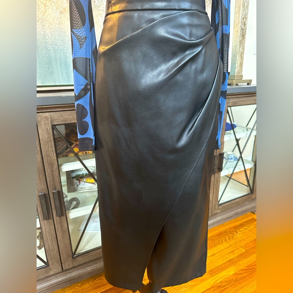 Elie Tahari Elegant Black Leather Skirt